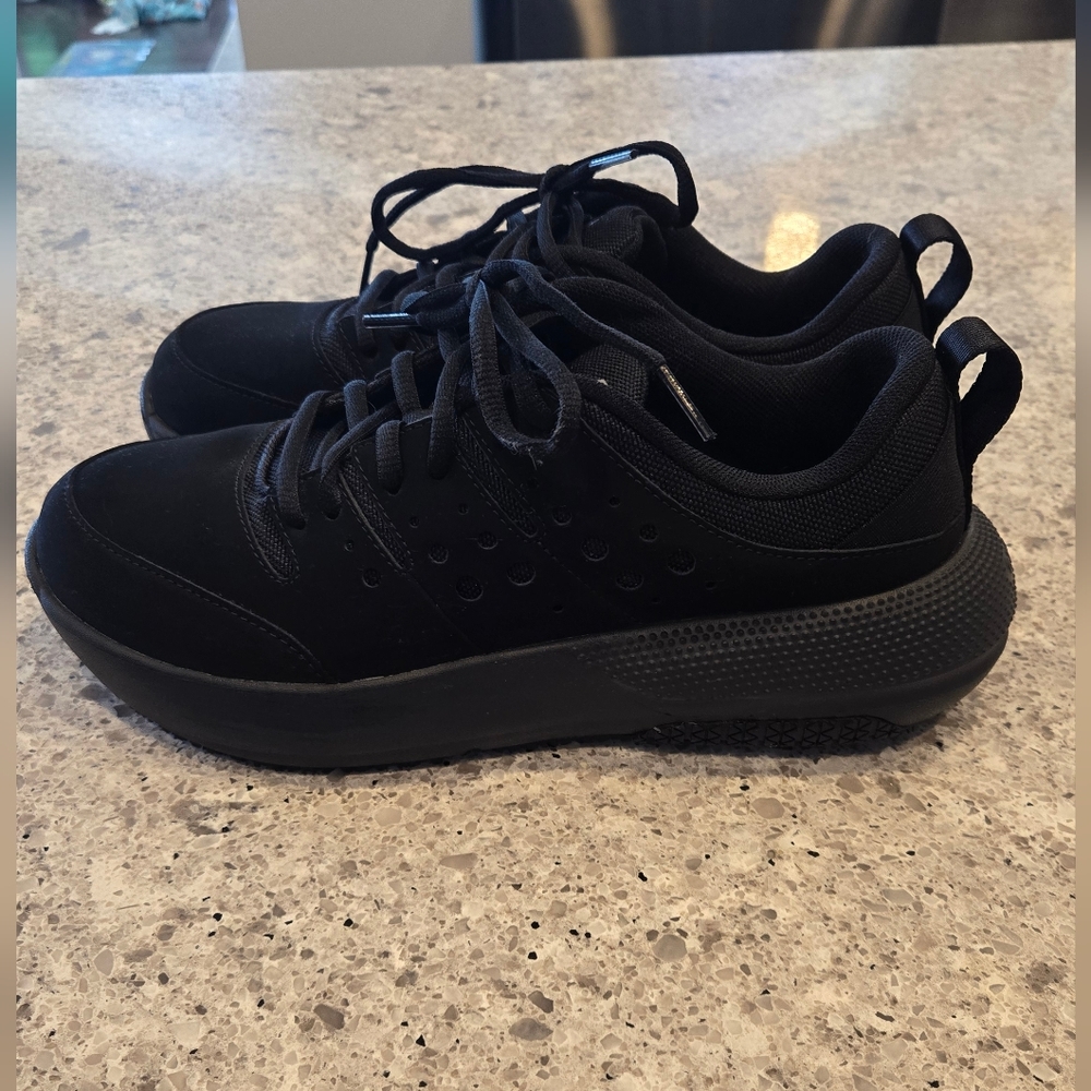 CROCS Women's On the Clock Work Sneaker Sz9